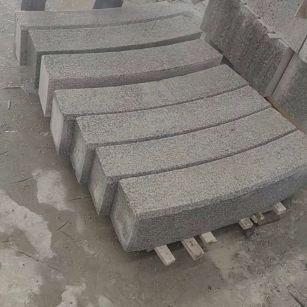 铜川芝麻白弧形路牙石